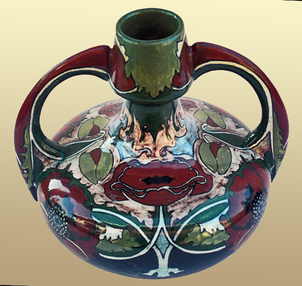 Nr.: 102, Reeds verkocht : sieraardewerk van Brantjes, Omschrijving: Plateel Vaas, Hoog 19,8 cm Breed 17,9 cm, Periode: Jaar 1898, Schilder : HD, 