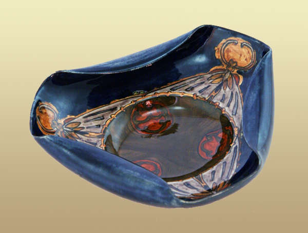 Nr.: 205, Te koop aangeboden sieraardewerk van Rozenburg  Plateel asbakje, Hoog 3,5 cm , Diameter 15 cm , Jaar 1893