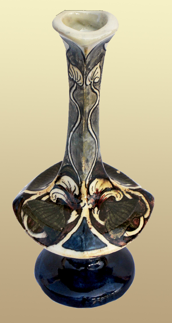 Nr.: 61, On offer decorative pottery made by Distel, Description: Plateel Vase, Height 18,3 cm width 10,2 cm, period: Year 1895-1923, Decorator : unknown, 