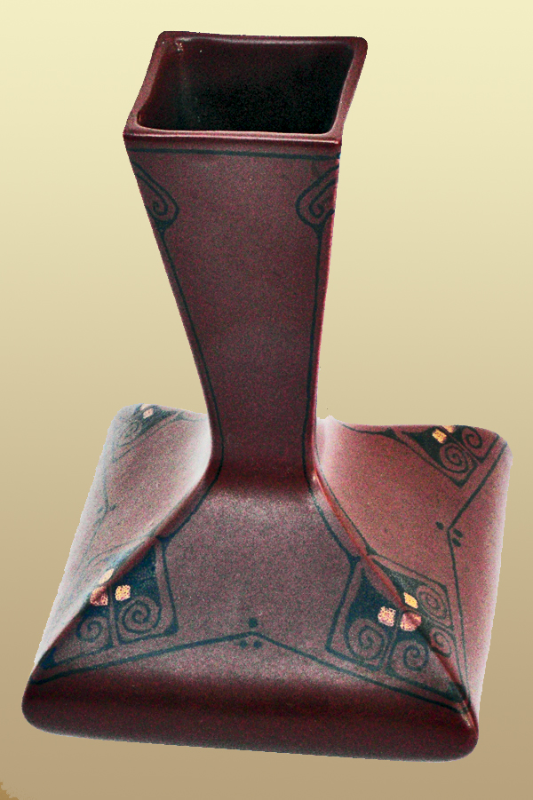 Nr.: 63, On offer decorative pottery made by Distel, Description: Plateel Vase, Height 17,3 cm width 11,3 cm, period: Year 1895-1923, Decorator : unknown, 